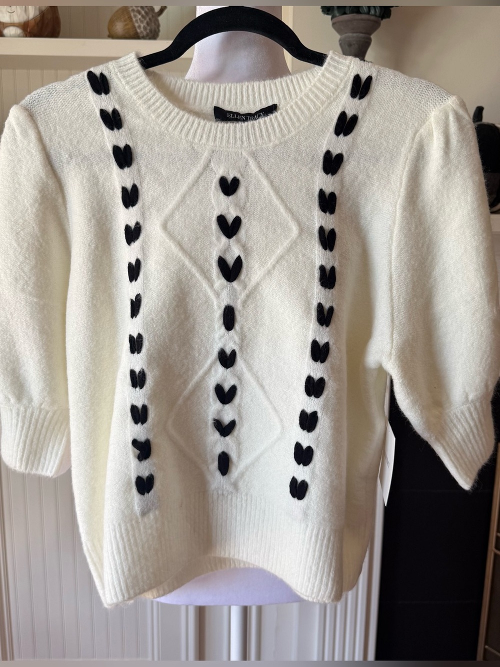 Ellen Tracy Cream Short-Sleeve Sweater with Black Heart Stitching Sz. S